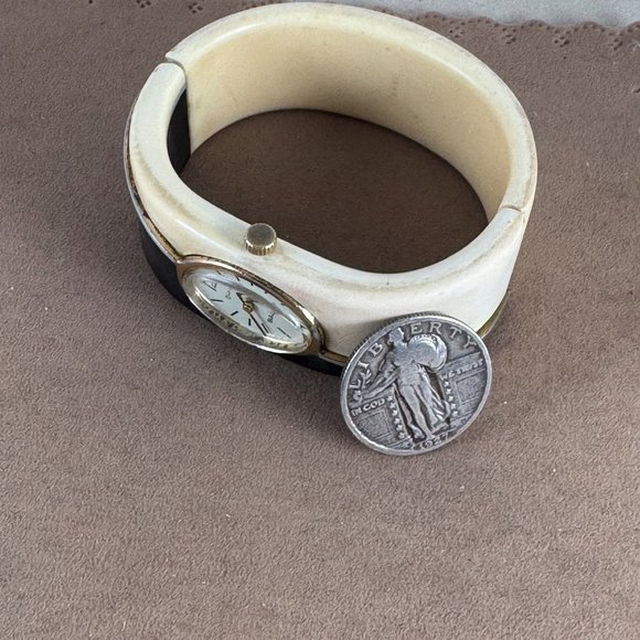 Vintage Rare Find Christian Dior watch by Bulova with Bakelite Bracelet working - Picture 9 of 10